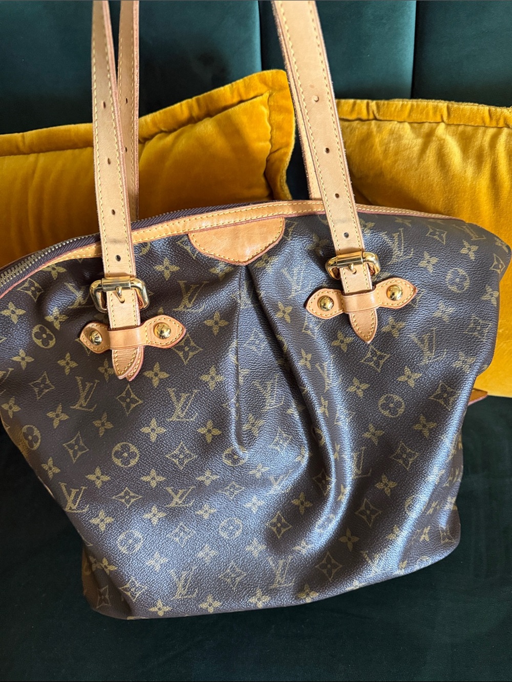 Authentic Louis Vuitton GM - Picture 4 of 9